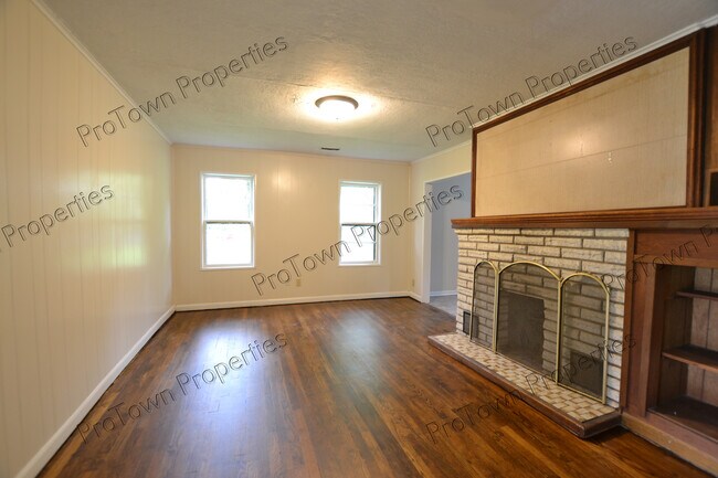225 Rev Walton Dr in Lockport, IL - Foto de edificio - Building Photo