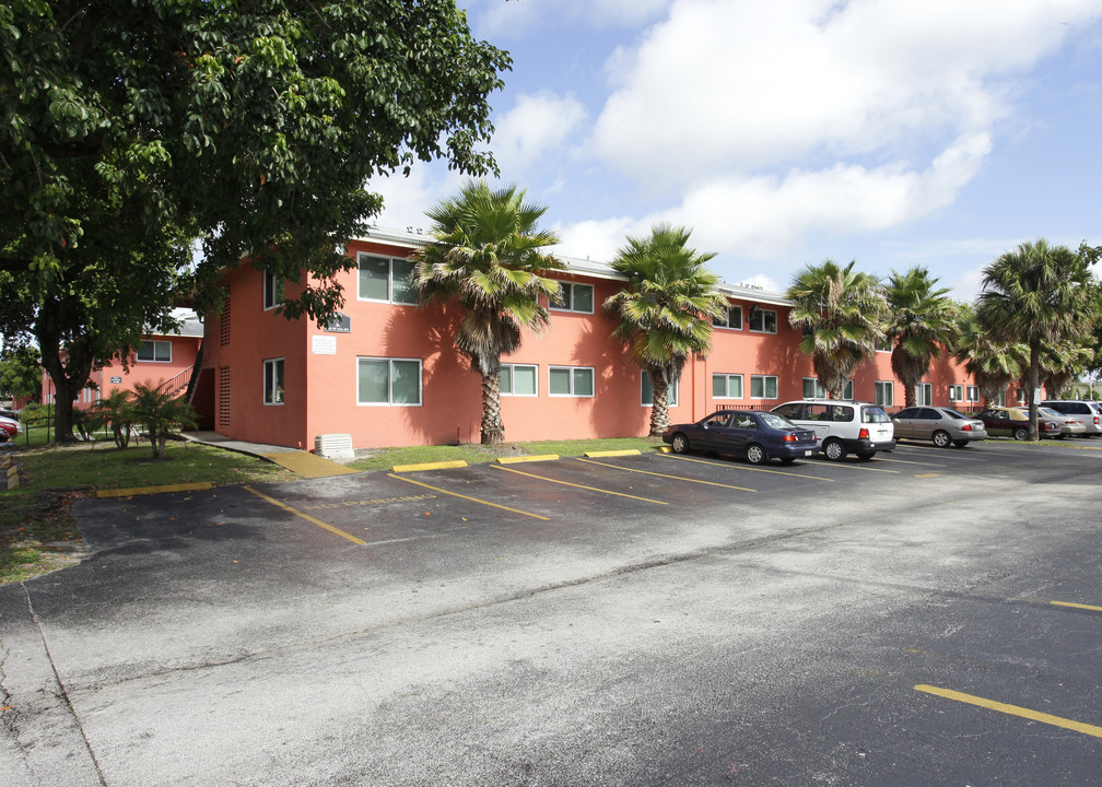 BCC Apartments in Cutler Bay, FL - Building Photo