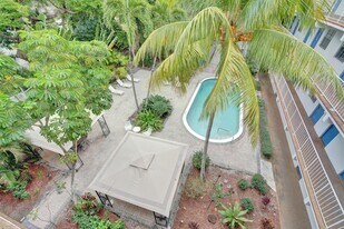 1407 NE 56th St, Unit 207 in Fort Lauderdale, FL - Building Photo
