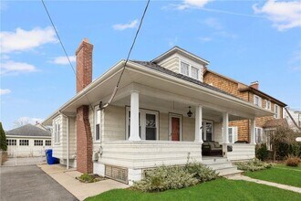 87 Grosvenor Ave in East Providence, RI - Building Photo - Building Photo