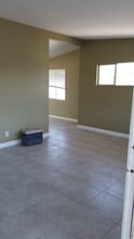 2325 Hassett Ave in Las Vegas, NV - Building Photo - Building Photo