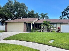 2564 Islander Ct in Palm Harbor, FL - Building Photo