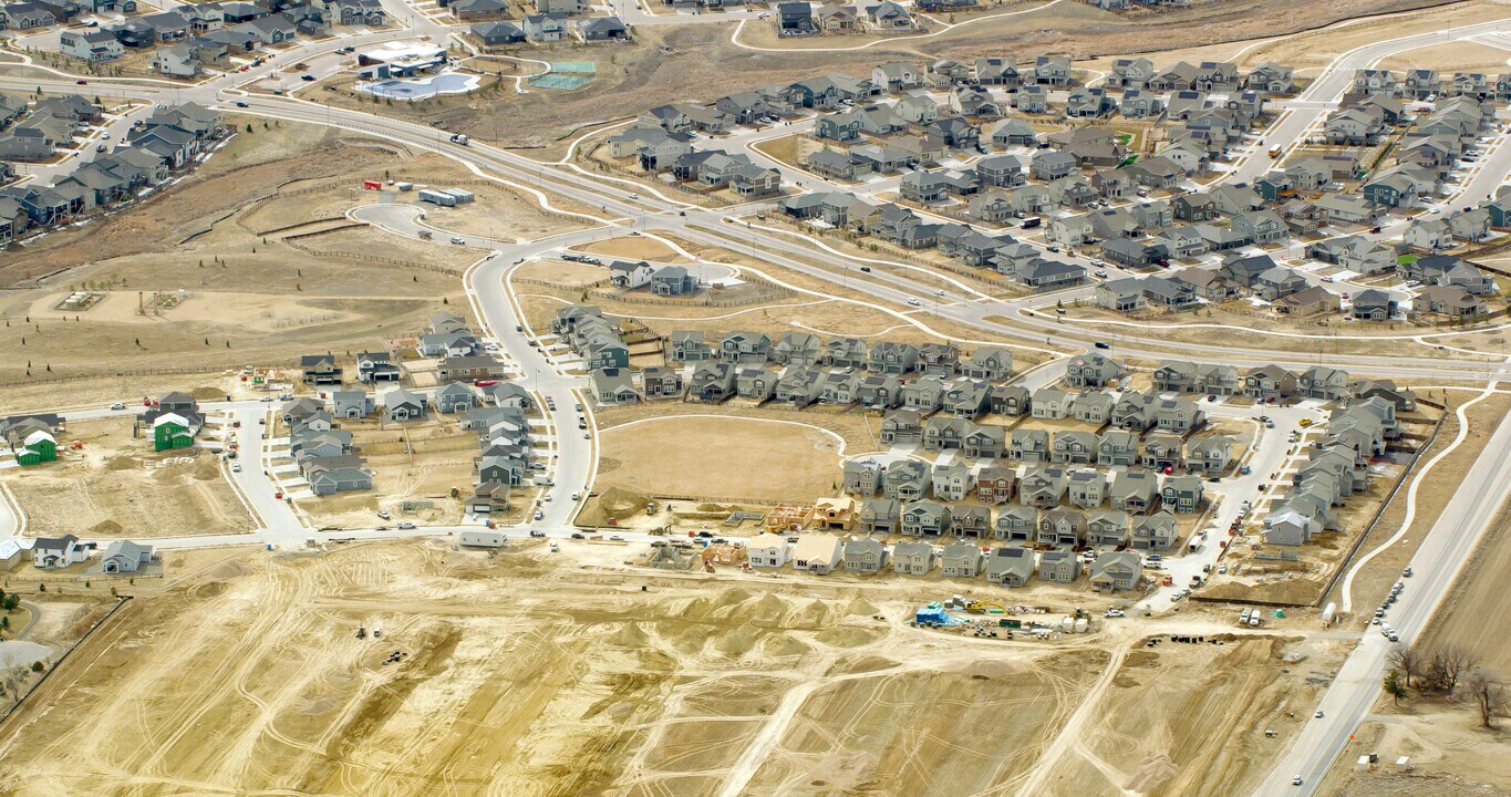 Lennar at Barefoot Lakes in Firestone, CO - Building Photo
