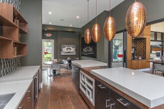 Oaks at Sugarloaf in Lawrenceville, GA - Building Photo - Interior Photo