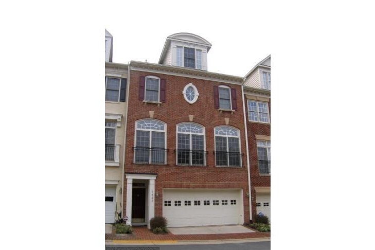 7427 Seneca Ridge Dr in McLean, VA - Building Photo