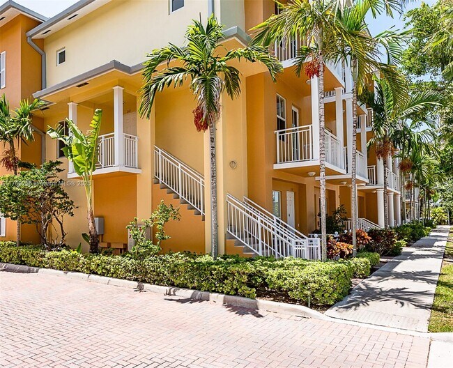 255 Olssen Ave in Fort Lauderdale, FL - Building Photo - Building Photo