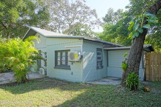 2836 Shwonda Ave NE in Palm Bay, FL - Building Photo - Building Photo