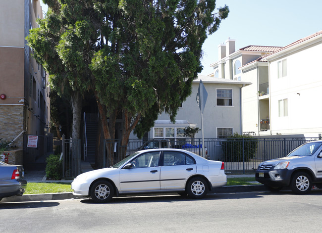 14622 Sylvan St in Van Nuys, CA - Building Photo - Building Photo