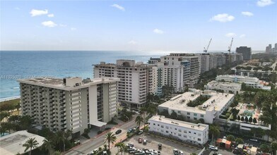 9273 Collins Ave in Surfside, FL - Foto de edificio - Building Photo