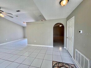 2342 Queenswood Cir in Kissimmee, FL - Building Photo - Building Photo