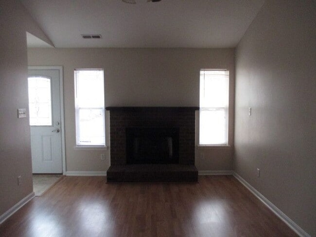 112 Live Oak Ct in Jacksonville, NC - Building Photo - Building Photo