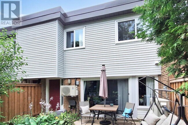 237 Milestone Crescent in Aurora, ON - Building Photo - Building Photo