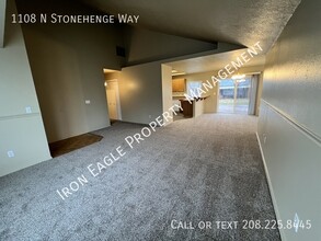 1108 N Stonehenge Way in Meridian, ID - Building Photo - Building Photo