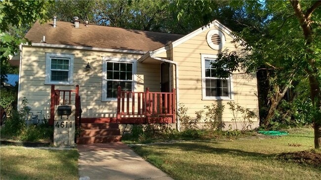 4611 Duval St