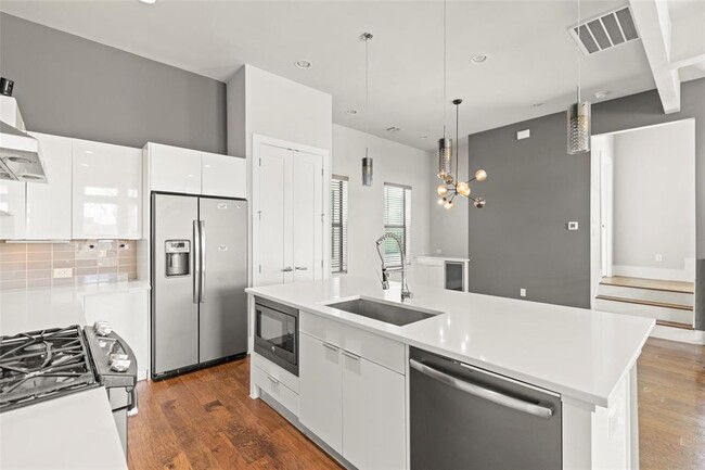 1613 Wheeler Ave in Houston, TX - Foto de edificio - Building Photo