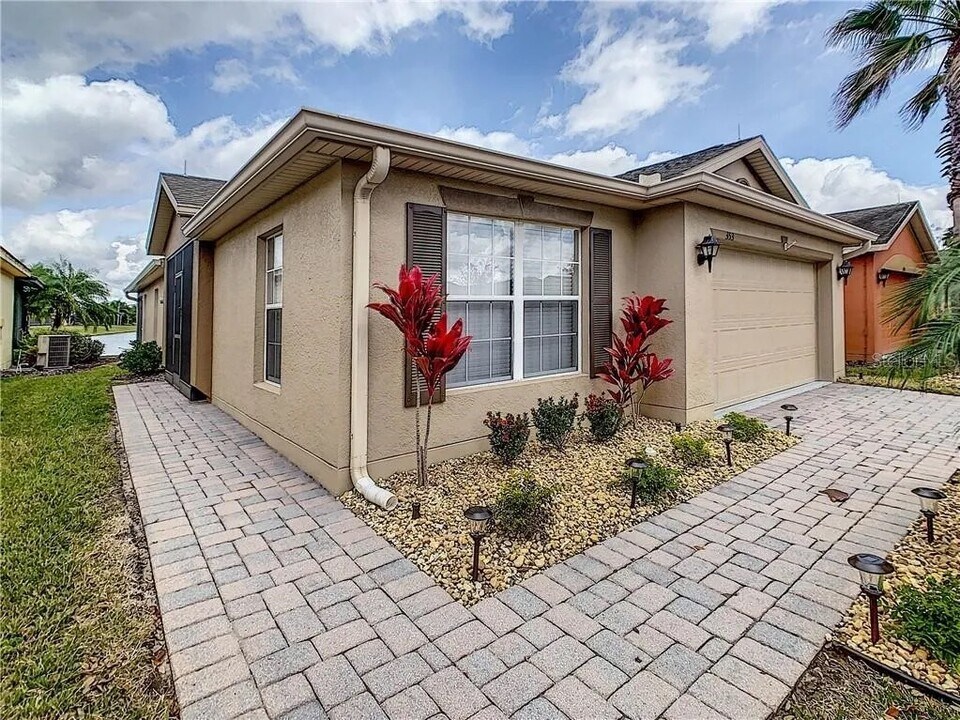 353 Acadia Dr in Kissimmee, FL - Building Photo