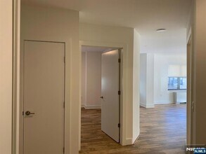 301 Beech St in Hackensack, NJ - Foto de edificio - Building Photo