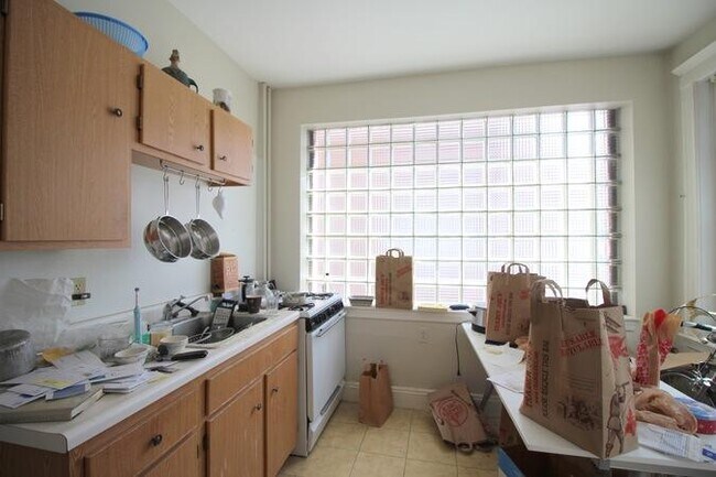 740 Washington St, Unit 4 in Brookline, MA - Building Photo - Building Photo