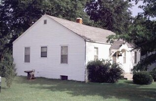 227 S Walnut St in Marshfield, MO - Building Photo