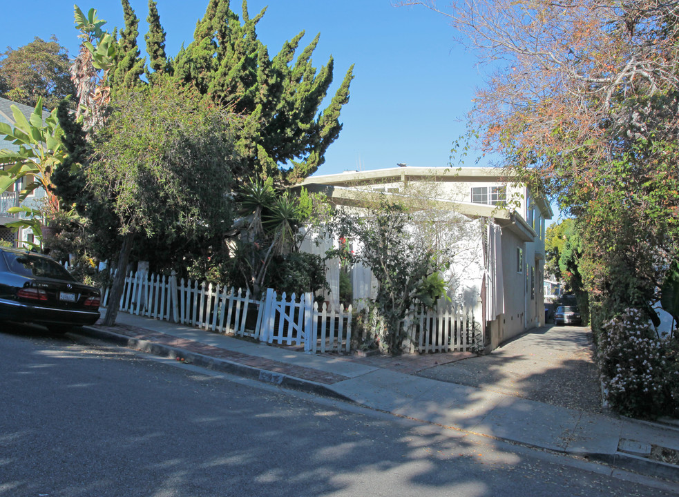 645 Raymond Ave in Santa Monica, CA - Building Photo