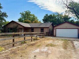 128 Siesta Ct in Granbury, TX - Building Photo