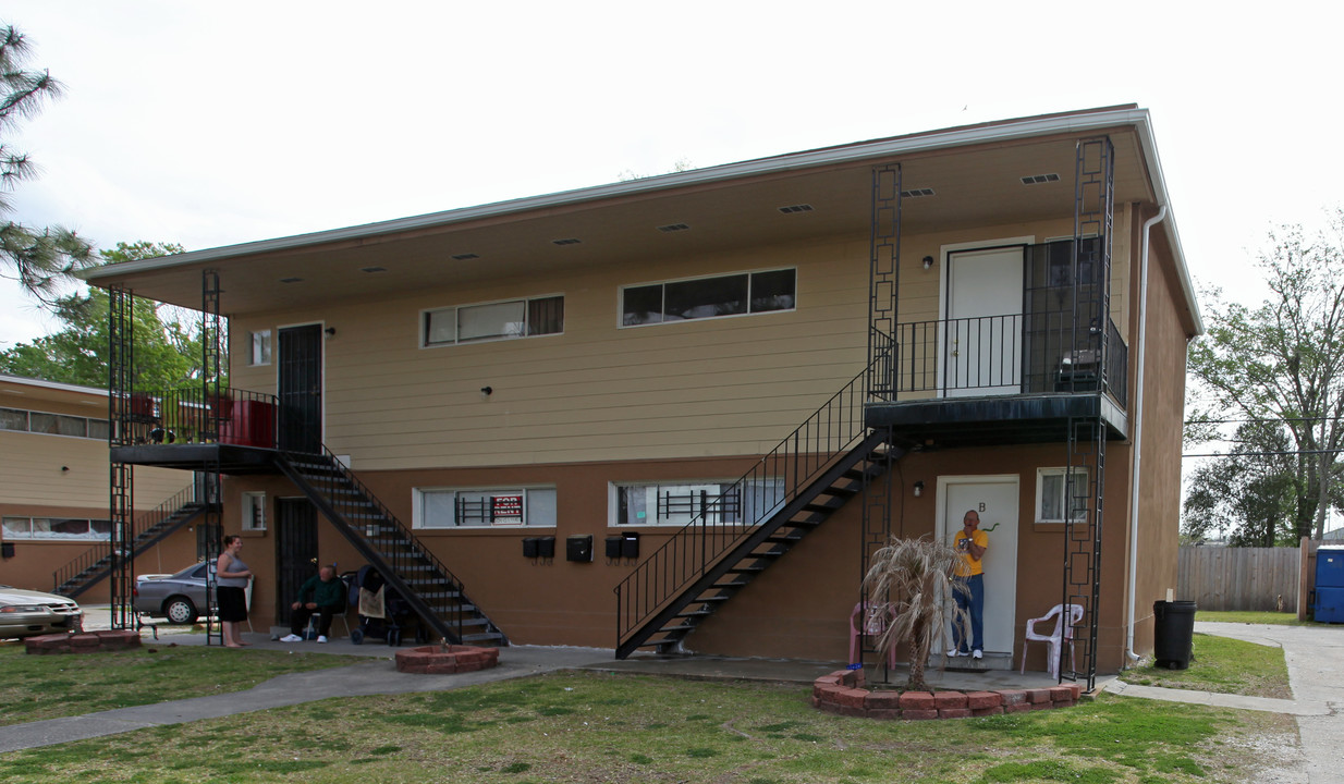 1305-1313 Wiegand Dr in Westwego, LA - Foto de edificio