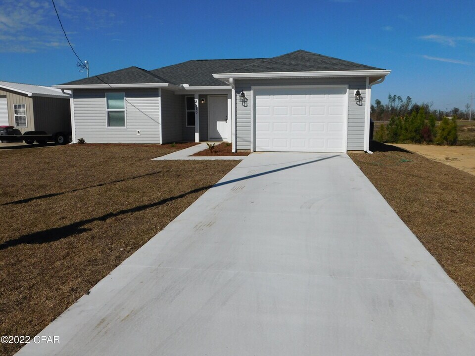 2515 N Cedar Ln in Panama City, FL - Foto de edificio
