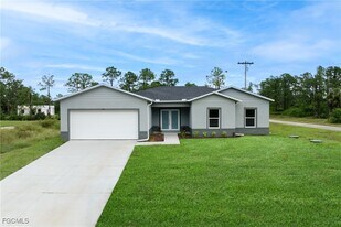 945 Butler St E in Lehigh Acres, FL - Building Photo