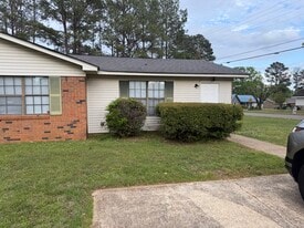 2200 Holmes St, Unit Holmes Street Duplex in Tupelo, MS - Building Photo