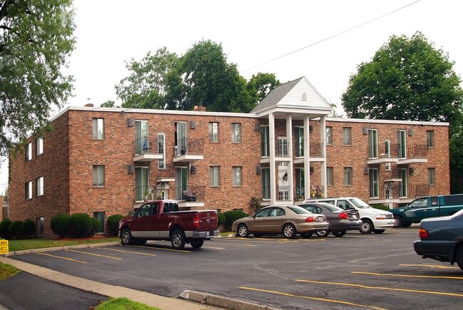 Highland House Manor in Painesville, OH - Building Photo - Building Photo