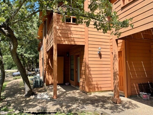 property at 1305 W Villa Maria Rd