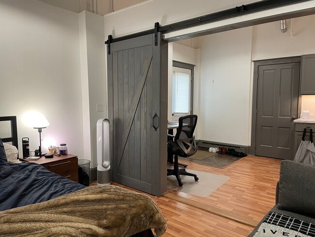 400 Main St E in Menomonie, WI - Foto de edificio - Building Photo