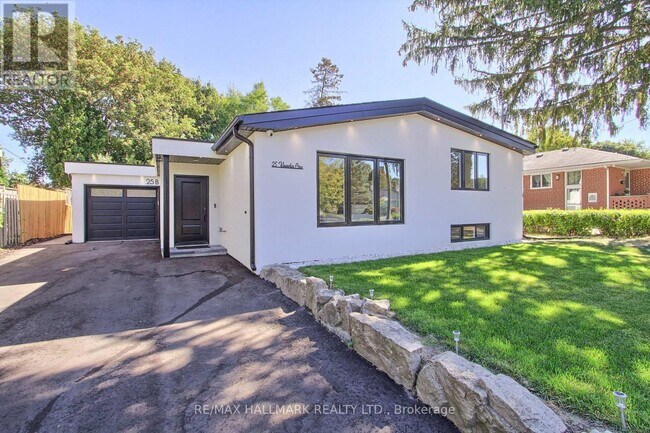 25 Knowles Crescent in Aurora, ON - Building Photo - Building Photo