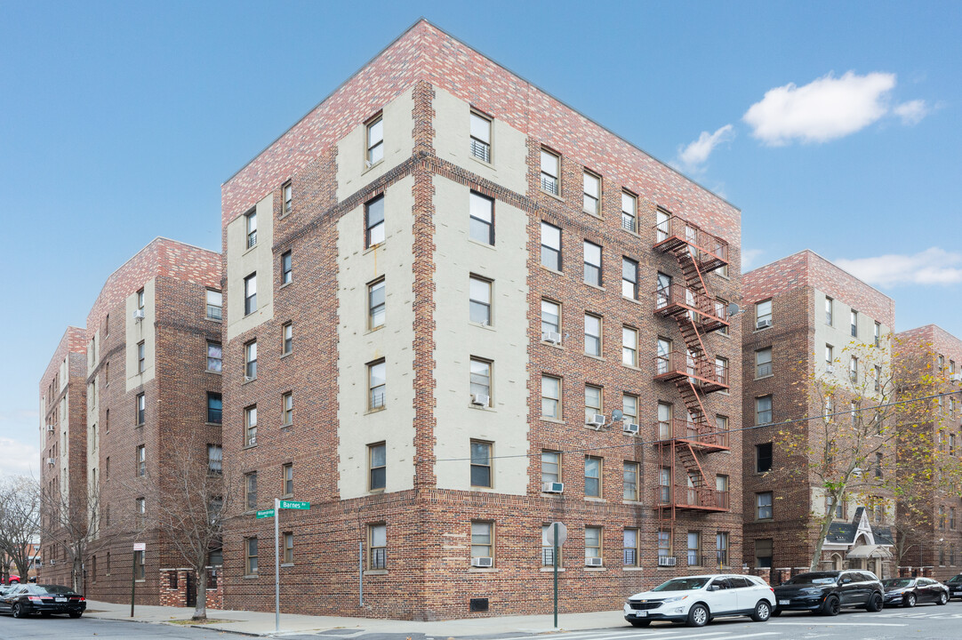 2922 Barnes Ave in Bronx, NY - Building Photo