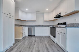 146 Pembroke Ln in Placentia, CA - Building Photo - Building Photo
