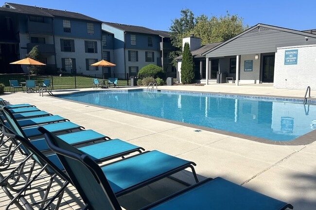 Crestwood Green Apartments in Birmingham, AL - Foto de edificio - Building Photo