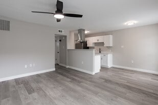 Venice Lofts in Dallas, TX - Building Photo