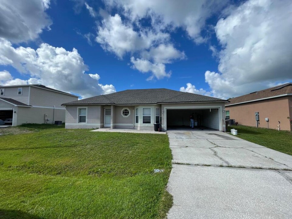 229 Bromwich Dr in Kissimmee, FL - Building Photo