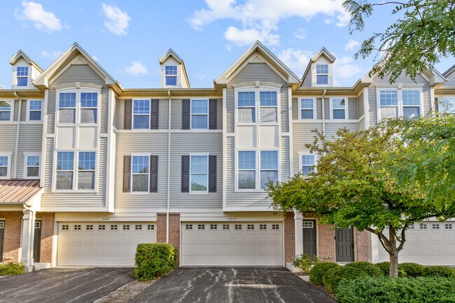 property at 3337 Kentshire Cir