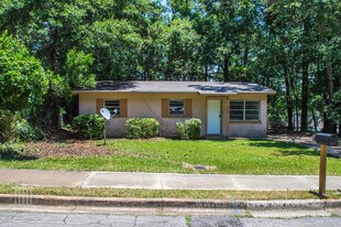 2053 Warwick St in Tallahassee, FL - Building Photo