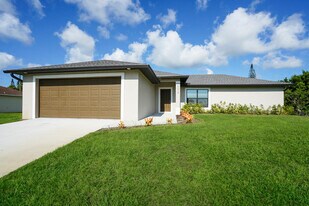 18434 Fern Rd in Ft. Myers, FL - Building Photo