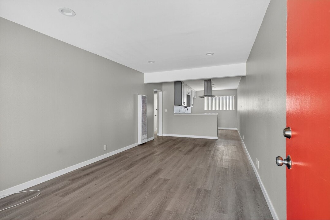 10442 Lampson Ave in Garden Grove, CA - Building Photo