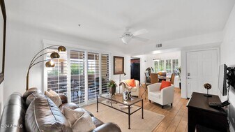 9990 N Scottsdale Rd in Paradise Valley, AZ - Building Photo