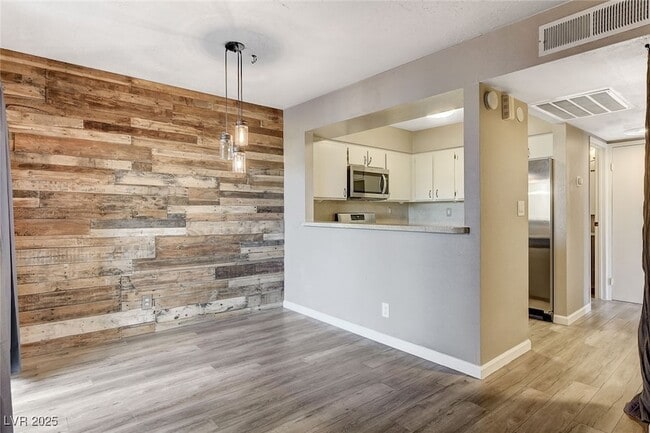 1544 Hialeah Dr, Unit D in Las Vegas, NV - Building Photo - Building Photo
