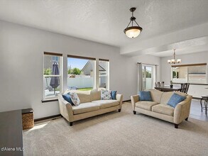 1824 E Warbler Ln in Post Falls, ID - Building Photo - Building Photo