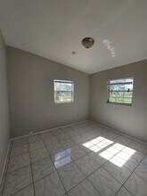 35 Roanoke Dr in Ft. Myers, FL - Building Photo - Building Photo