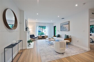 360 NE 87th St in El Portal, FL - Building Photo - Building Photo