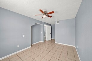 904 Beverly Ave in Pasadena, TX - Building Photo