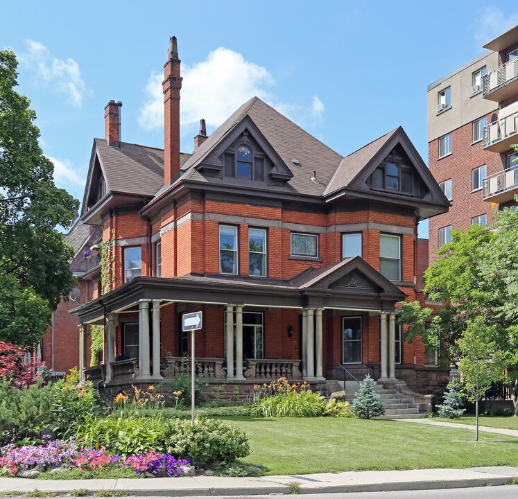 41 Charlton Ave W in Hamilton, ON - Building Photo