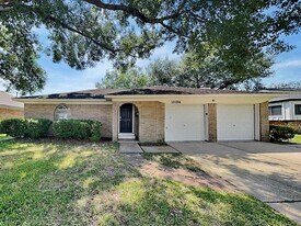 10014 Catlett Ln in La Porte, TX - Building Photo